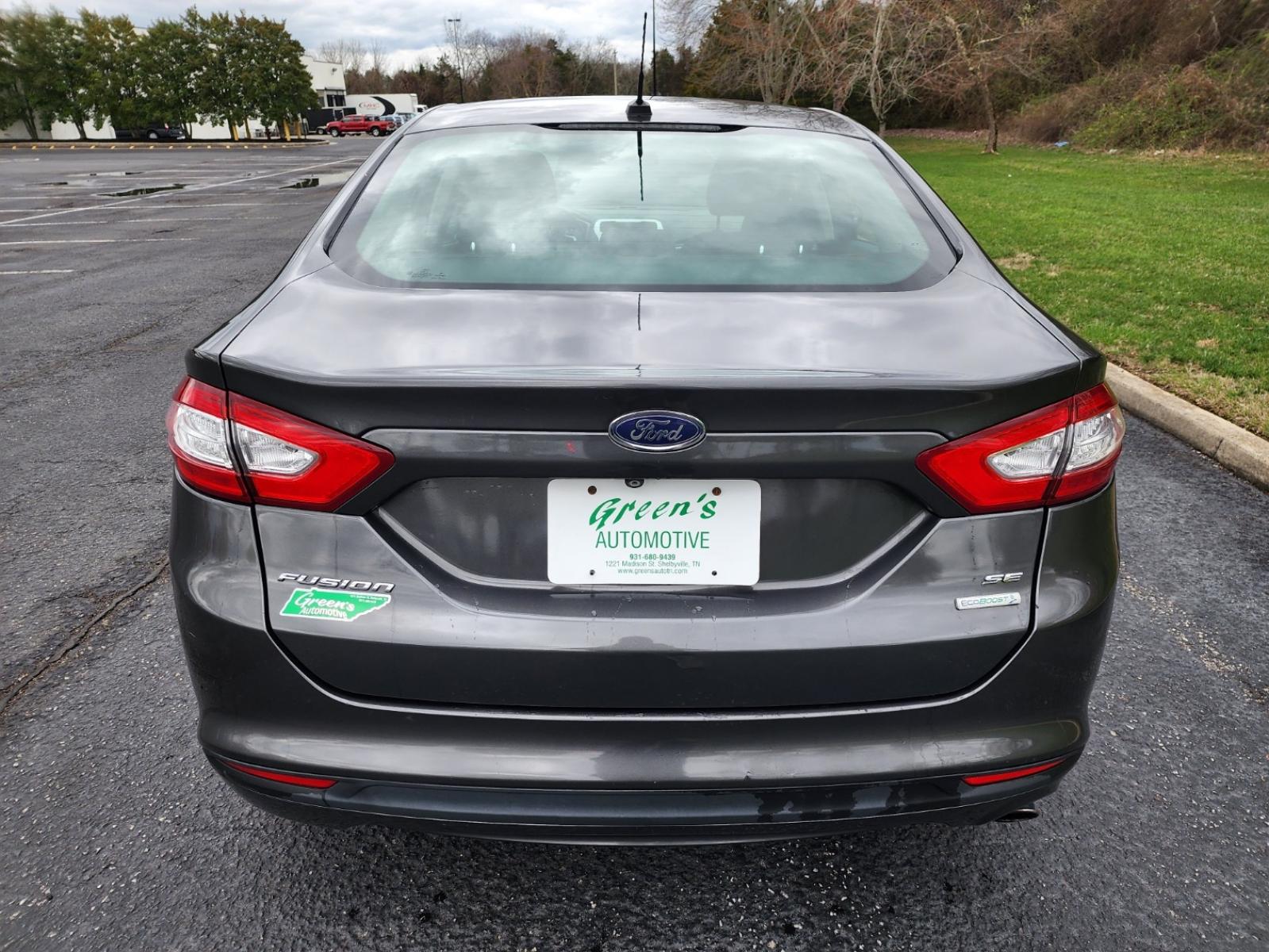 2015 Gray /Gray Ford Fusion SE (3FA6P0HD0FR) with an 1.5L L4 DOHC 16V engine, Automatic transmission, located at 1221 Madison St., Shelbyville, TN, 37160, (931) 680-9439, 0.000000, 0.000000 - Photo #2
